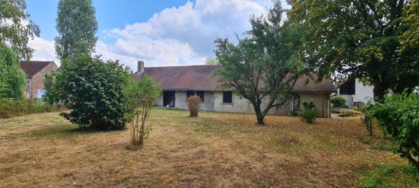 Maison ancienne avec dépendances et son parc arboré