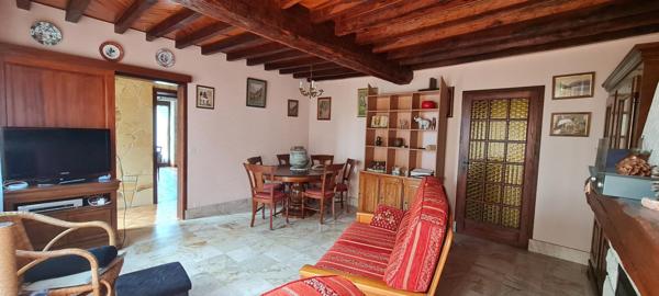Maison ancienne avec dépendances et son parc arboré