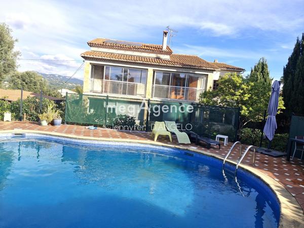 Maison à SANARY-SUR-MER, 83110 - 8 pièces 234m²