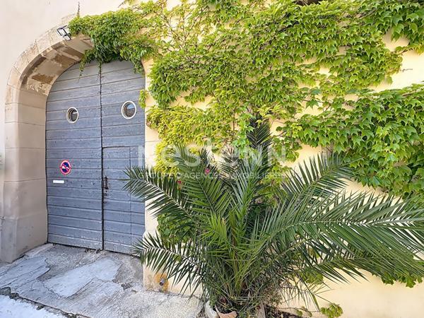 Maison vigneronne atypique entièrement rénovée 9 pièces de 185 m2 avec vue exceptionnelle sur l'étang de Bages