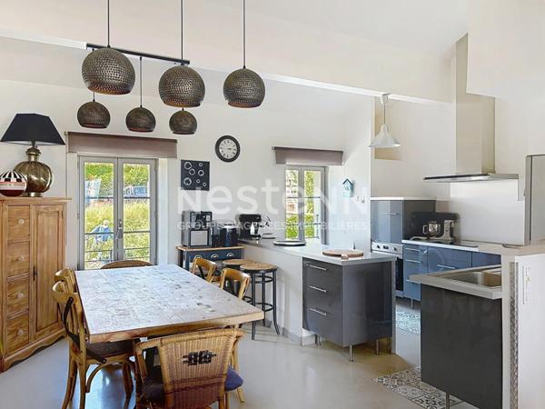 Maison vigneronne atypique entièrement rénovée 9 pièces de 185 m2 avec vue exceptionnelle sur l'étang de Bages