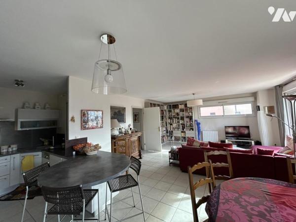 Montélimar, appartement au dernier étage 116.47m2 hab env., double garages.