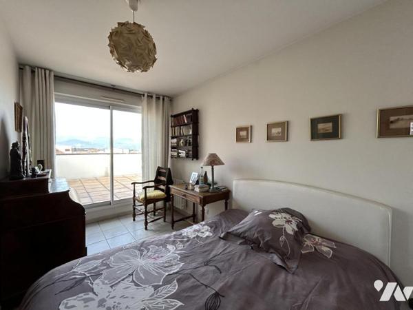 Montélimar, appartement au dernier étage 116.47m2 hab env., double garages.