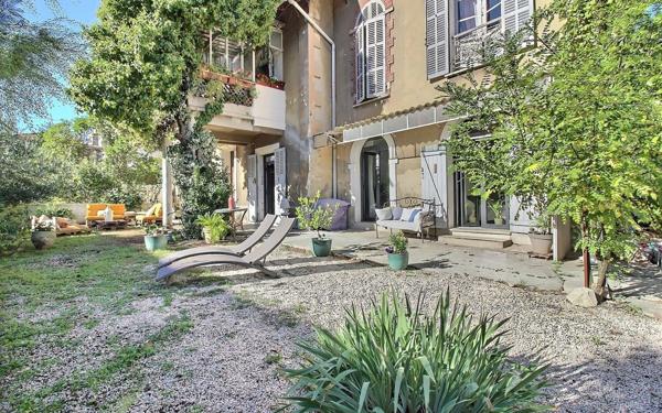 Appartement à vendre    4 pièces • 106 m2 Marseille 10