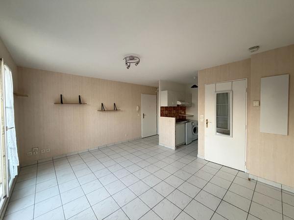 À vendre à Villenoy : Studio avec terrasse et parking .