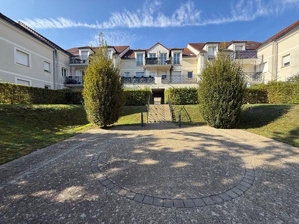 À vendre à Villenoy : Studio avec terrasse et parking .