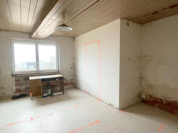 Corps de ferme avec maison de 94 m² et 5.1 ha de pré