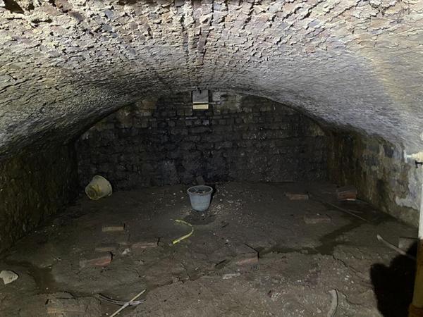 Corps de ferme avec maison de 94 m² et 5.1 ha de pré