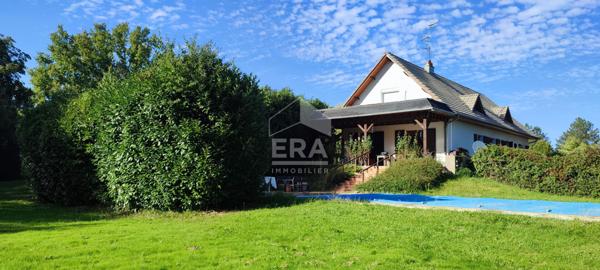 Maison située  à GOUX, 240 m² sur un terrain de plus de 11 000 m² entièrement clos.