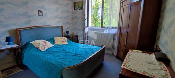 Maison située  à GOUX, 240 m² sur un terrain de plus de 11 000 m² entièrement clos.