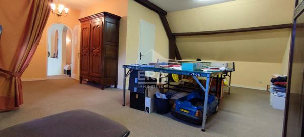 Maison située  à GOUX, 240 m² sur un terrain de plus de 11 000 m² entièrement clos.