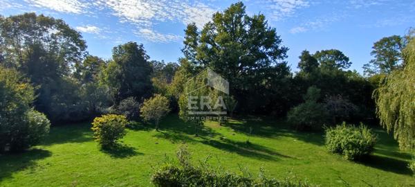 Maison située  à GOUX, 240 m² sur un terrain de plus de 11 000 m² entièrement clos.