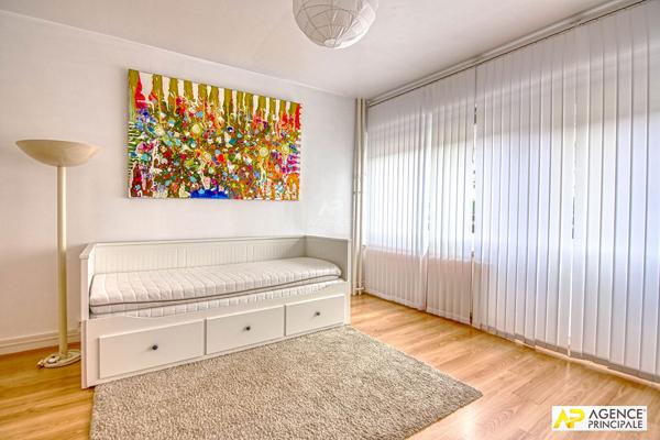 Versailles Rive Droite - Studio 27 m2 - rez de chaussée surélevé avec parking en sous sol 185 000 € **  - Référence  28002