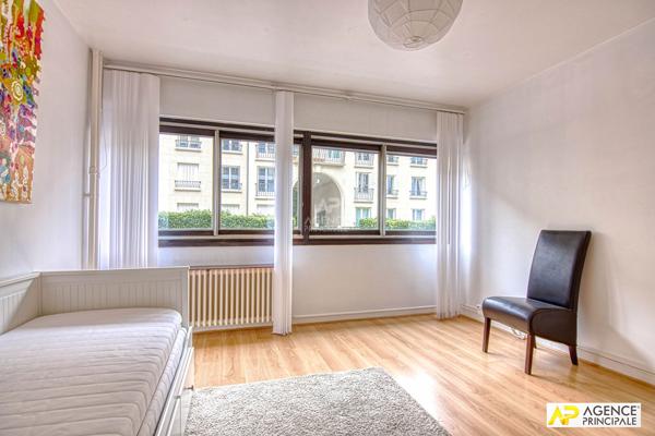 Versailles Rive Droite - Studio 27 m2 - rez de chaussée surélevé avec parking en sous sol 185 000 € **  - Référence  28002