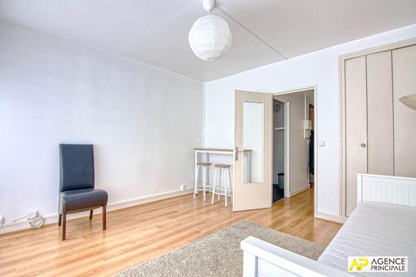 Versailles Rive Droite - Studio 27 m2 - rez de chaussée surélevé avec parking en sous sol 185 000 € **  - Référence  28002