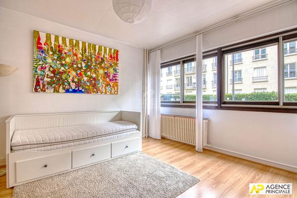 Versailles Rive Droite - Studio 27 m2 - rez de chaussée surélevé avec parking en sous sol 185 000 € **  - Référence  28002