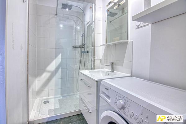 Versailles Rive Droite - Studio 27 m2 - rez de chaussée surélevé avec parking en sous sol 185 000 € **  - Référence  28002