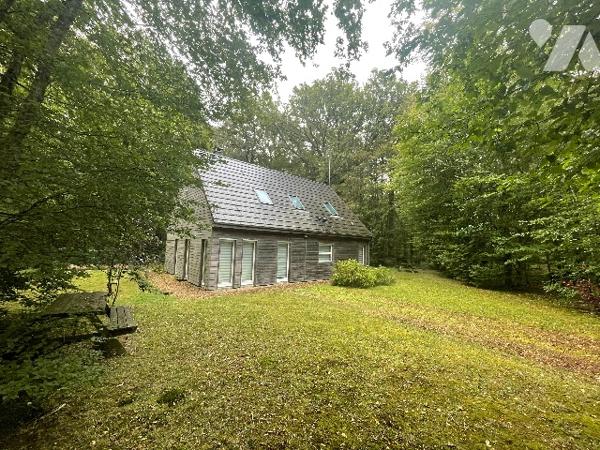 Maison type chalet écologique au cœur des bois