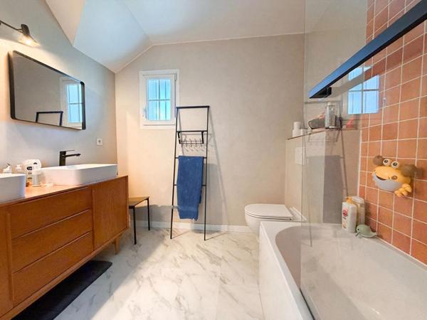 Maison à vendre à la La Chapelle sur Erdre 3 chambres et un bureau