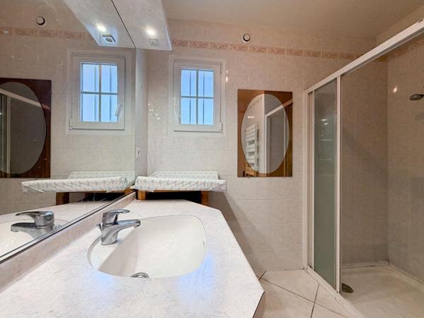 Maison à vendre à la La Chapelle sur Erdre 3 chambres et un bureau