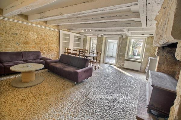 Maison de village avec piscine chauffée, proche Lalinde