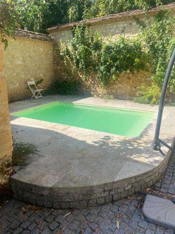 Maison de village avec piscine chauffée, proche Lalinde