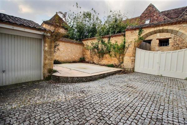 Maison de village avec piscine chauffée, proche Lalinde