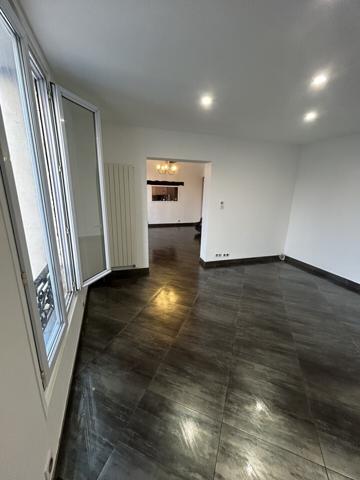 3 pièces - 2 chambres - 71 m² + grenier 18 m² à aménager - 2/2 étage