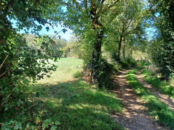 Situé sur la commune de MARTIEL à 15mn de Villefranche de Rouergue et à 5mn de Memer.