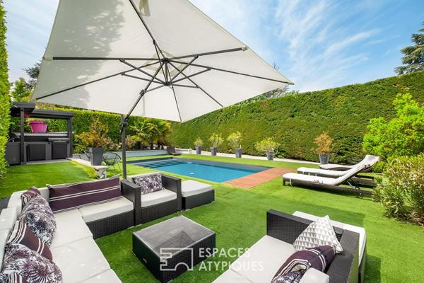 Maison contemporaine dans un écrin de verdure avec piscine