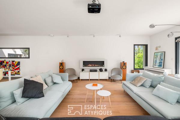Maison contemporaine dans un écrin de verdure avec piscine