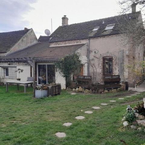 Charme de village et tranquillité  à 10 min de Sens