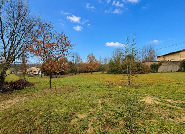 Terrain 700 m² à Gémil sans vis-à-vis, tout-à-l'égout et viabilisé