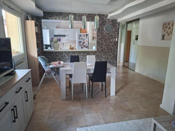 Bel appartement avec terrasse proche centre-ville!