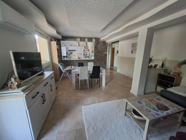 Bel appartement avec terrasse proche centre-ville!