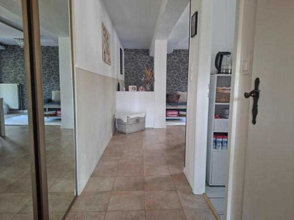 Bel appartement avec terrasse proche centre-ville!