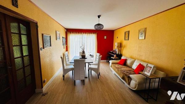 MAISON D'HABITATION EN TRES BON ETAT AVEC GARAGE ET TERRAIN PROCHE ECOLES, COMMERCES 