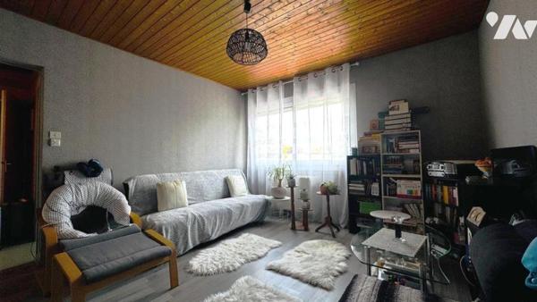 MAISON D'HABITATION EN TRES BON ETAT AVEC GARAGE ET TERRAIN PROCHE ECOLES, COMMERCES 