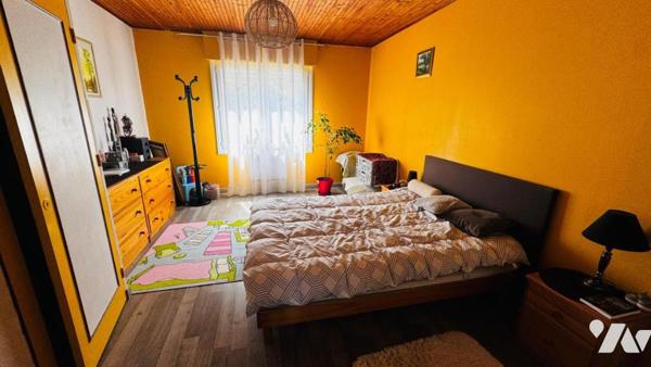 MAISON D'HABITATION EN TRES BON ETAT AVEC GARAGE ET TERRAIN PROCHE ECOLES, COMMERCES 