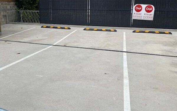 Stationnement à louer    Châtillon