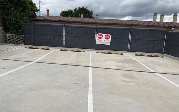 Stationnement à louer    Châtillon