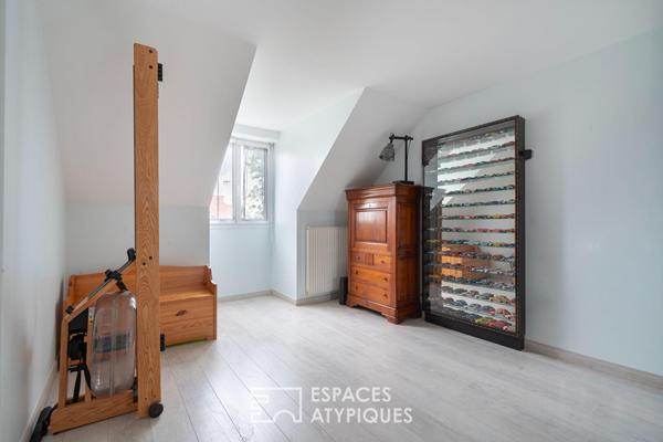 Maison familiale contemporaine avec jardin