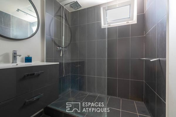 Maison familiale contemporaine avec jardin