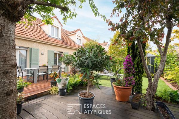 Maison familiale contemporaine avec jardin