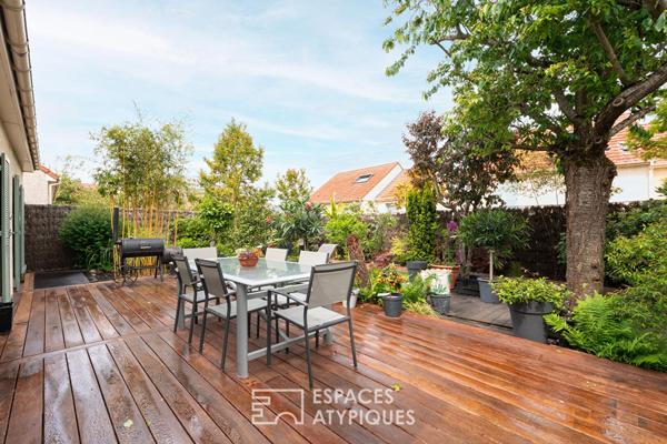 Maison familiale contemporaine avec jardin