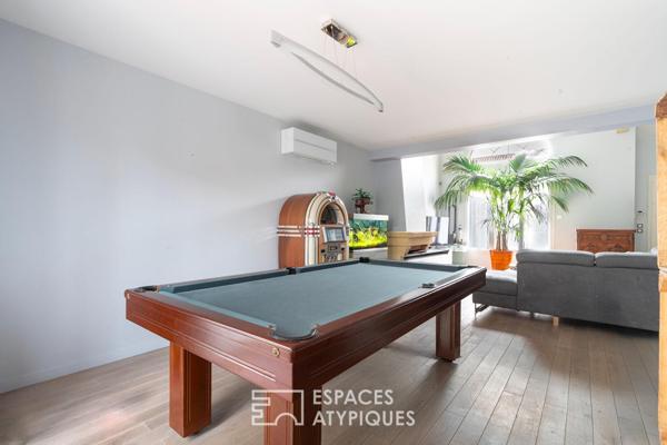 Maison familiale contemporaine avec jardin