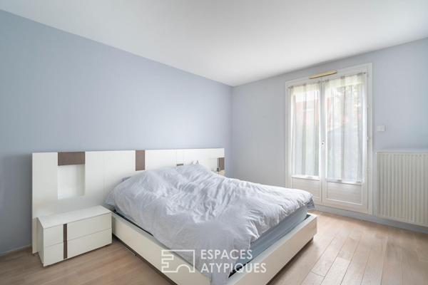 Maison familiale contemporaine avec jardin