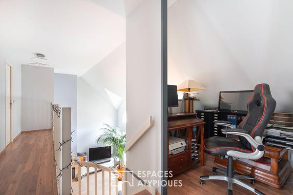 Maison familiale contemporaine avec jardin