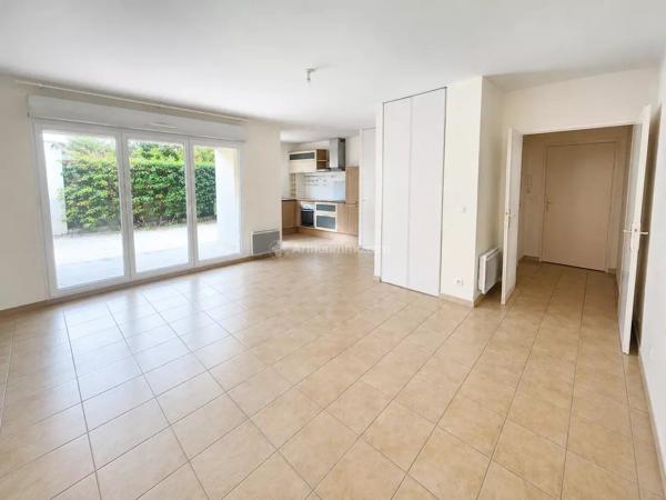 Vente                                                      Appartement
                        
                     3 pièces                      61 m2                     à Chessy