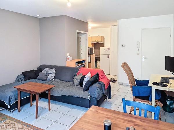 Vente                                                      Appartement
                        
                     2 pièces                      51 m2                     à Laon
